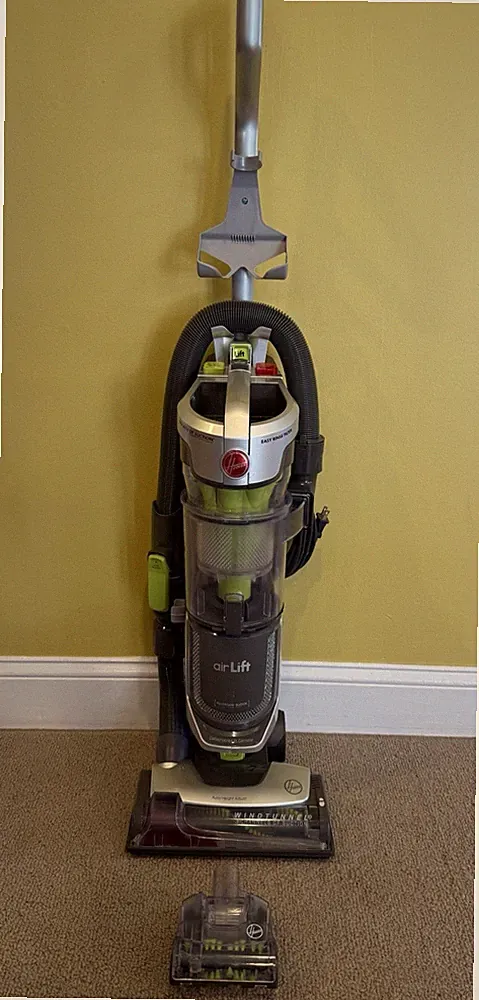 Hoover Windtunnel Air Lift Bagless Vacuum Cleaner W/Attachment ~ Model UH72510